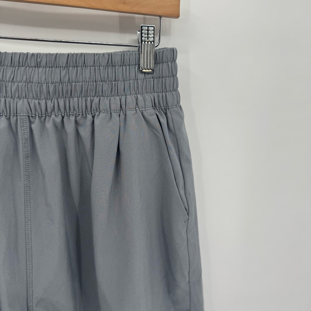 Vuori Villa Shorts Gray Women’s Medium High Rise 3” Athletic Travel Activewear - Picture 2 of 6